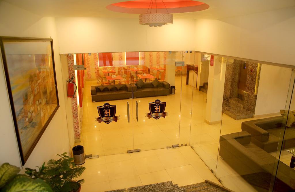 Hotel Rivera Palace Varanasi Exteriör bild