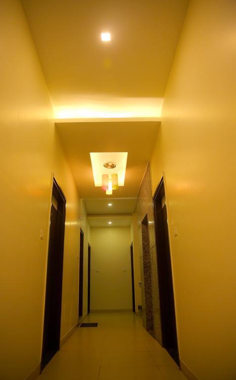 Hotel Rivera Palace Varanasi Exteriör bild