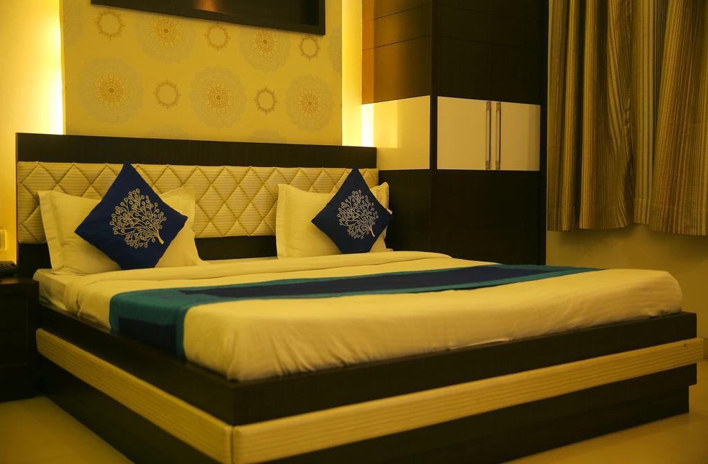 Hotel Rivera Palace Varanasi Exteriör bild