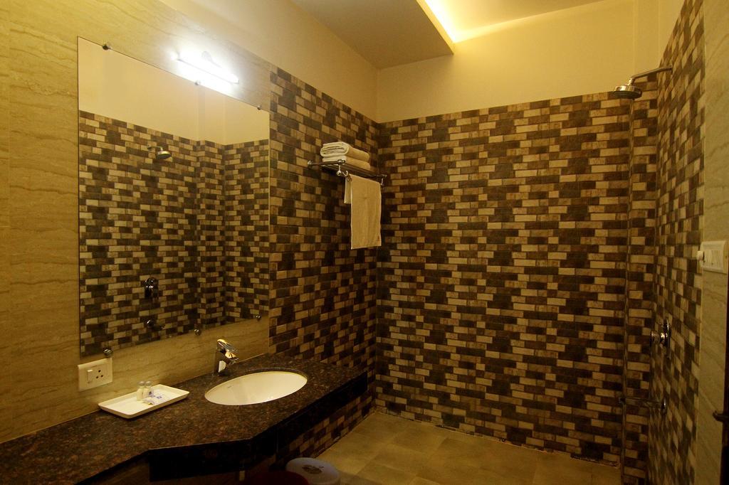 Hotel Rivera Palace Varanasi Exteriör bild