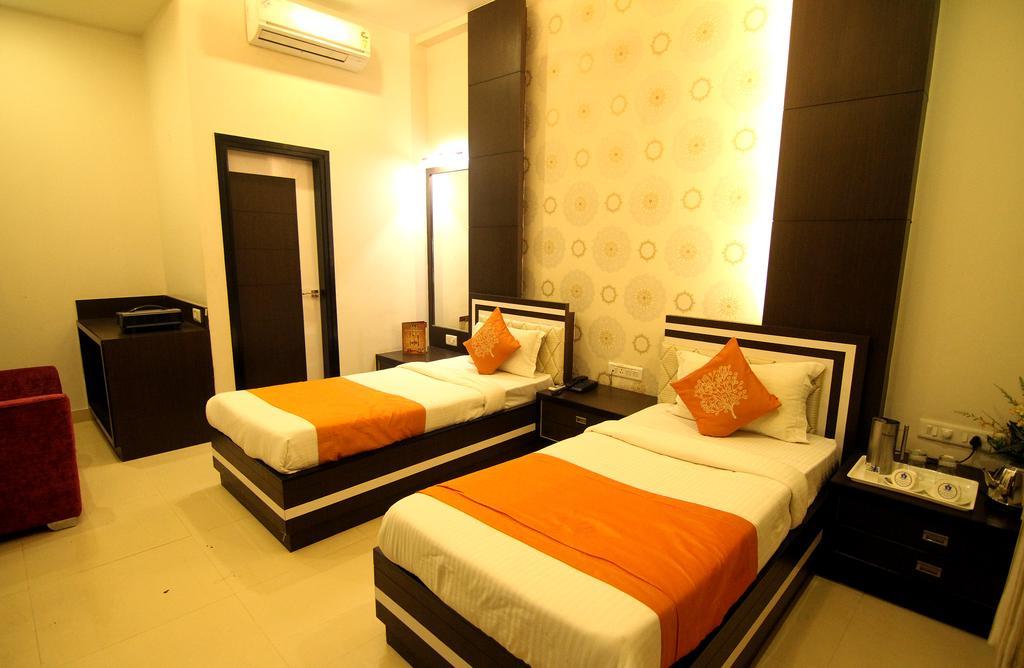 Hotel Rivera Palace Varanasi Exteriör bild