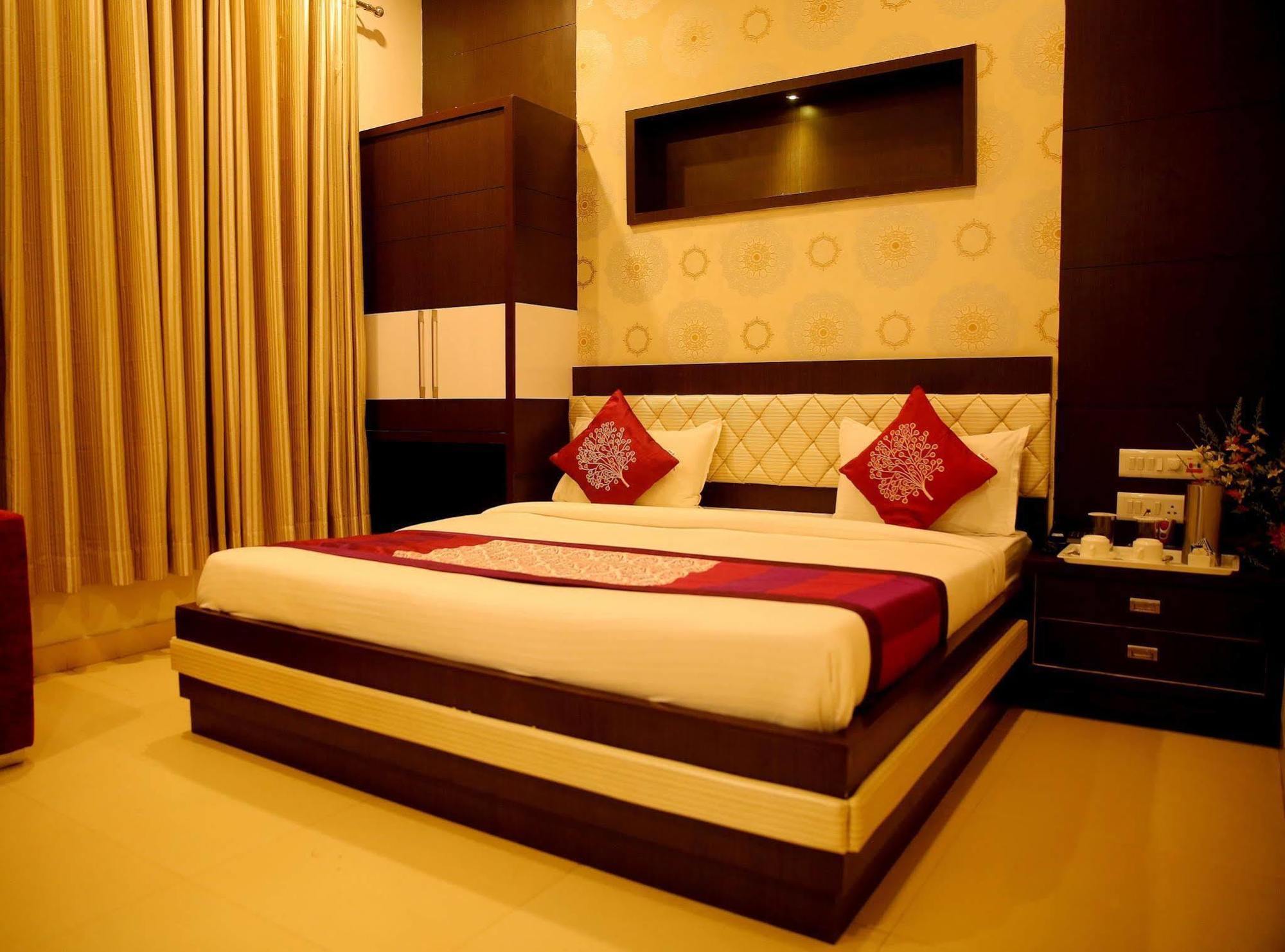 Hotel Rivera Palace Varanasi Exteriör bild